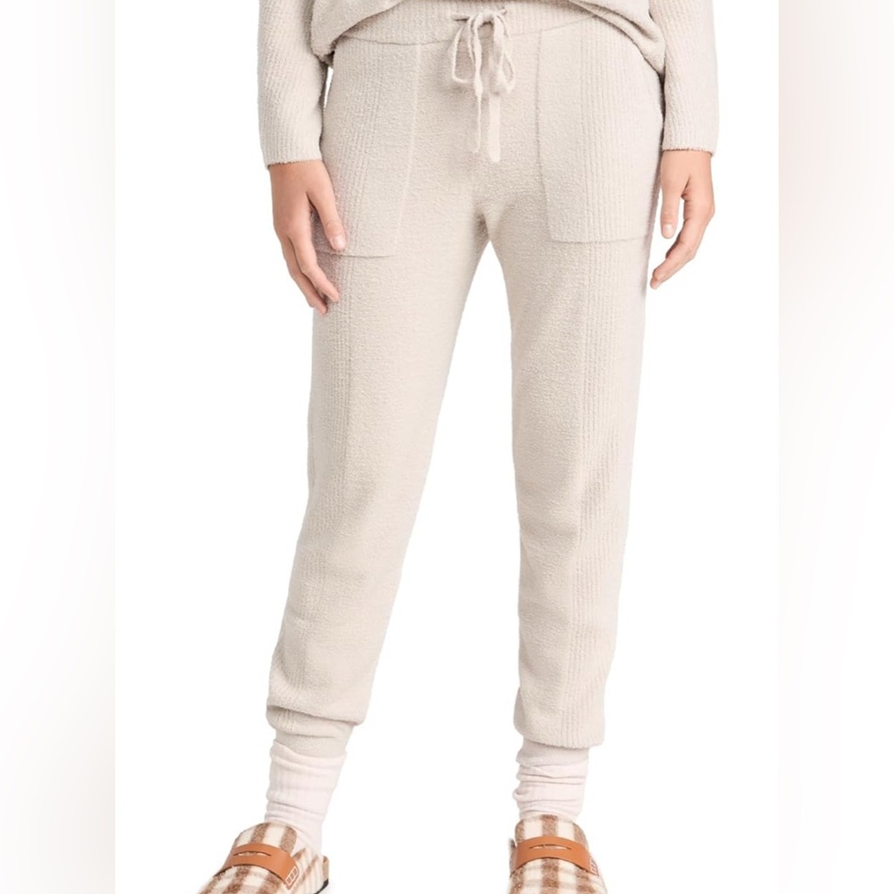 BRAND NEW with tags🌟 Barefoot Dreams CozyChic Luxe ribbed Jogger in Willow. 🤗